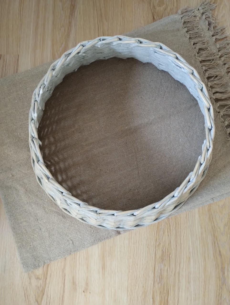Witte rieten kerstboom mand