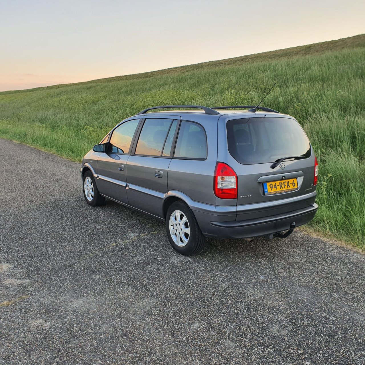 Opel Zafira 1.8 16V Elegance