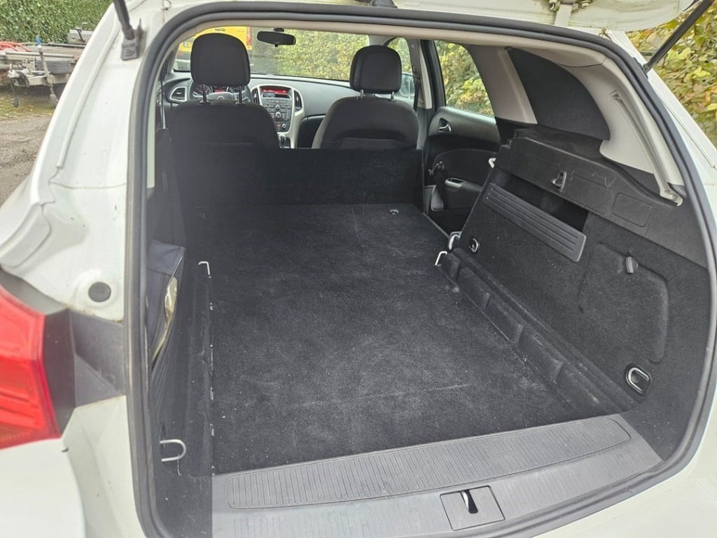 Opel Astra astra j sports tourer