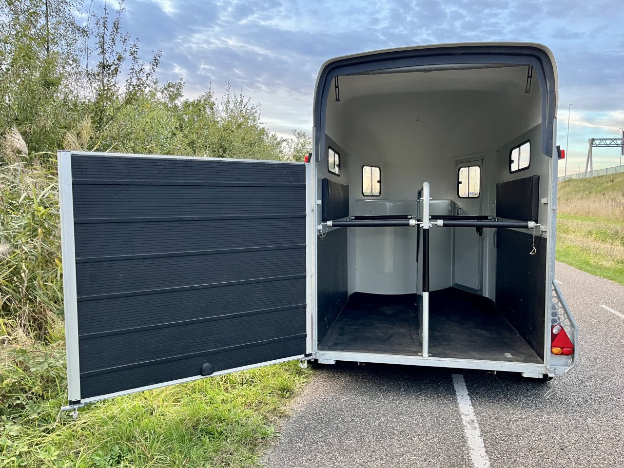 Demo aluminium 2 paards Cheval Liberte Gold 3 met zadelkamer