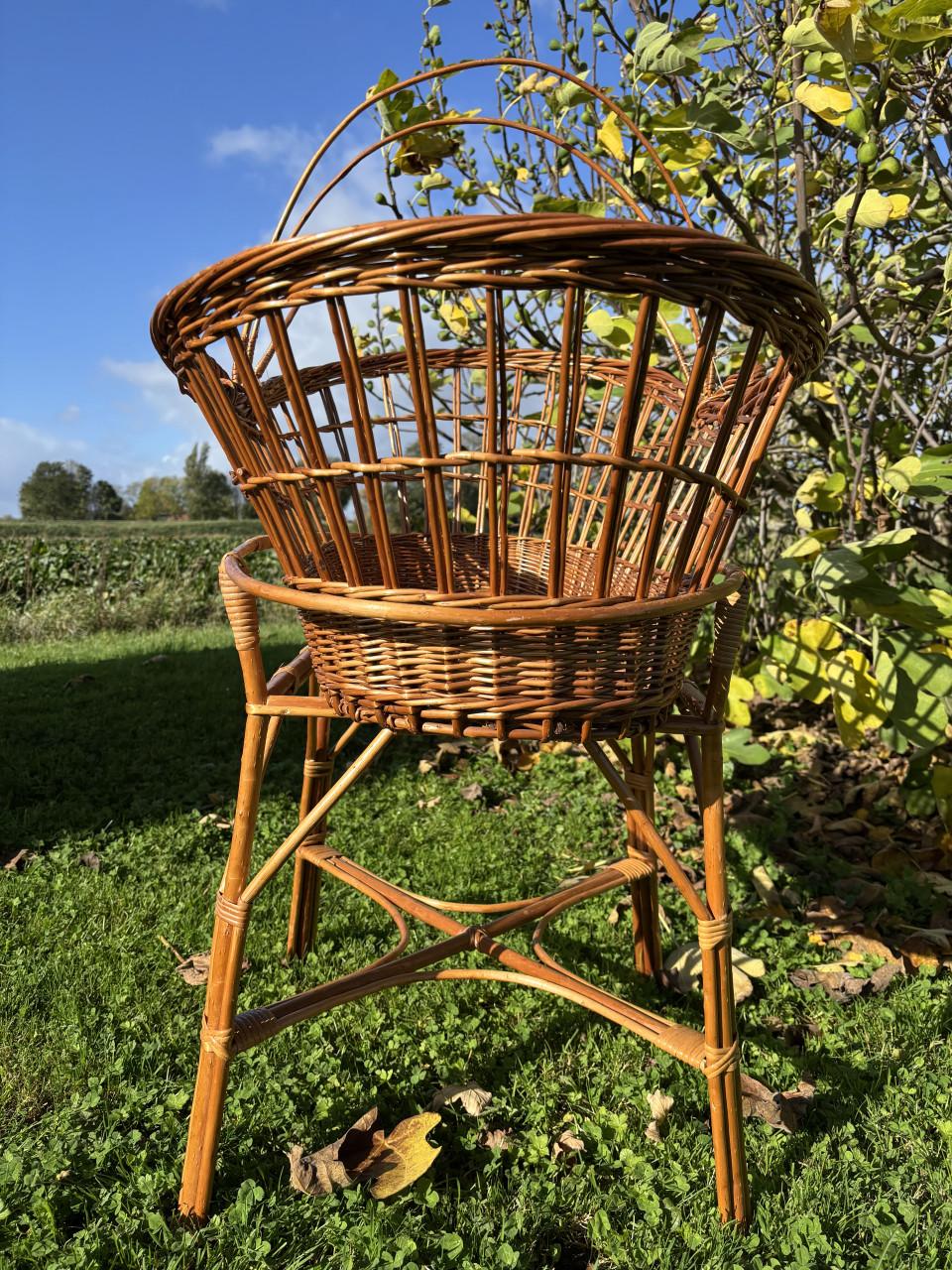 Wieg met onderstel in rotan