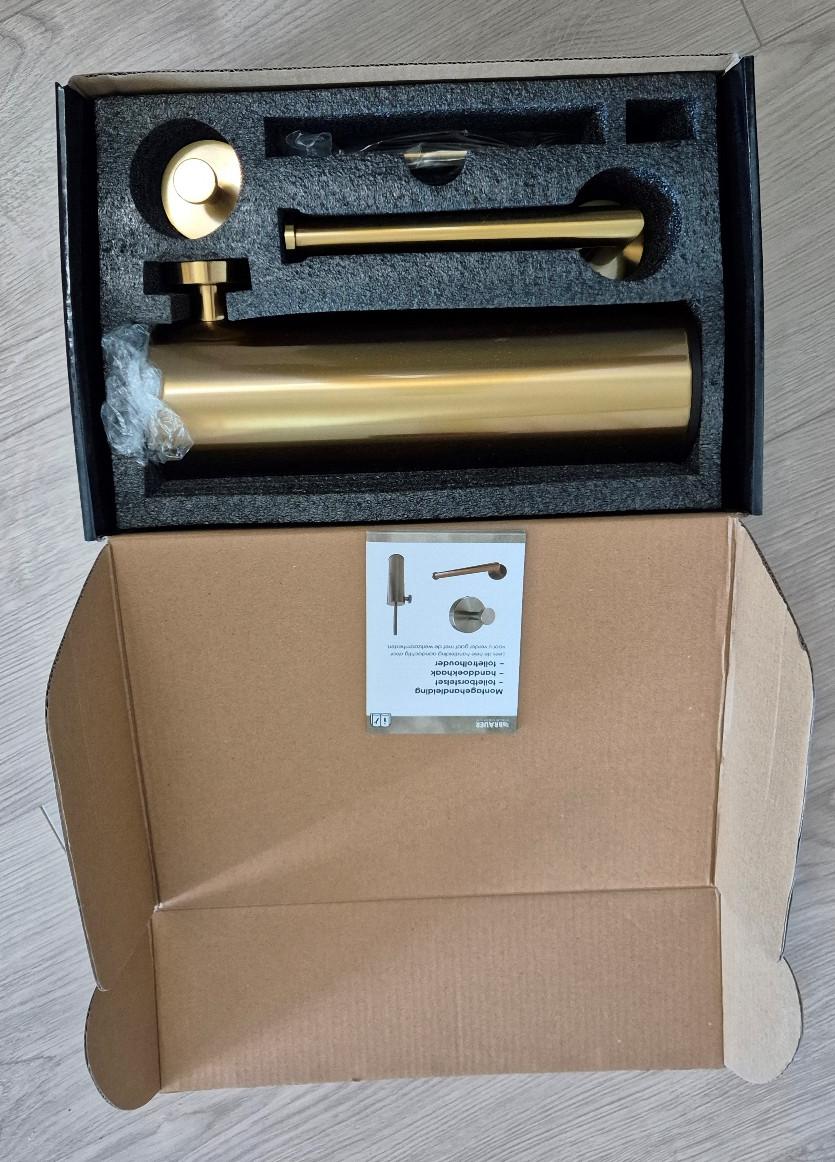 Wit keramisch toilet fonteintje met toebehoren