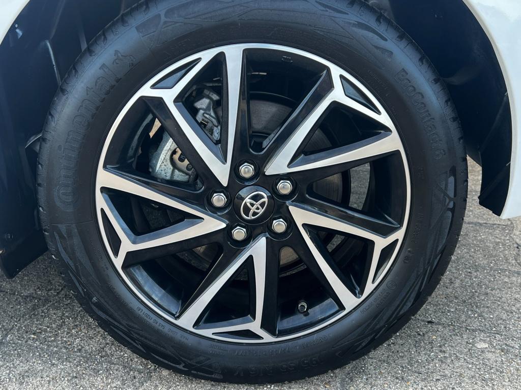 Toyota Yaris 1.5 hybrid dynamic line, camera, carplay, navi enz..