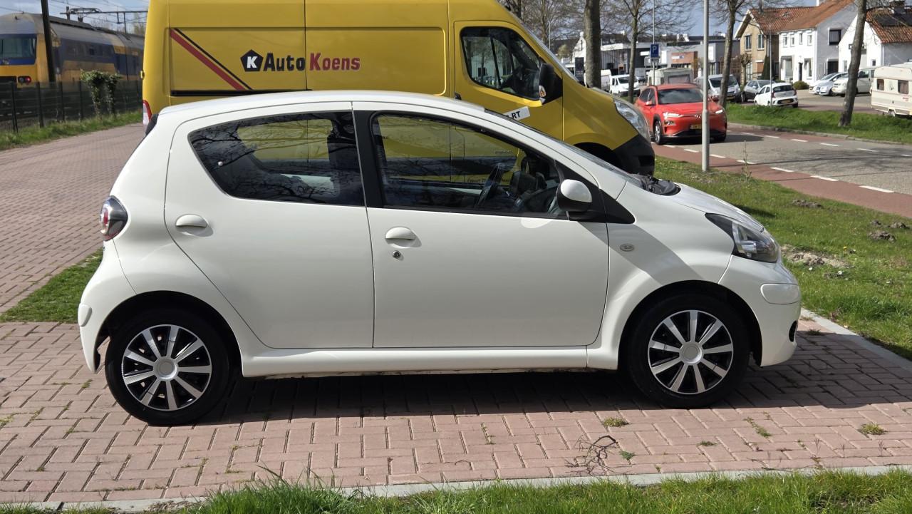 Aygo 1.0-12V Comfort Navigatie | 2012 | AIrco | 5-Deurs | NAP | APK 3-2027