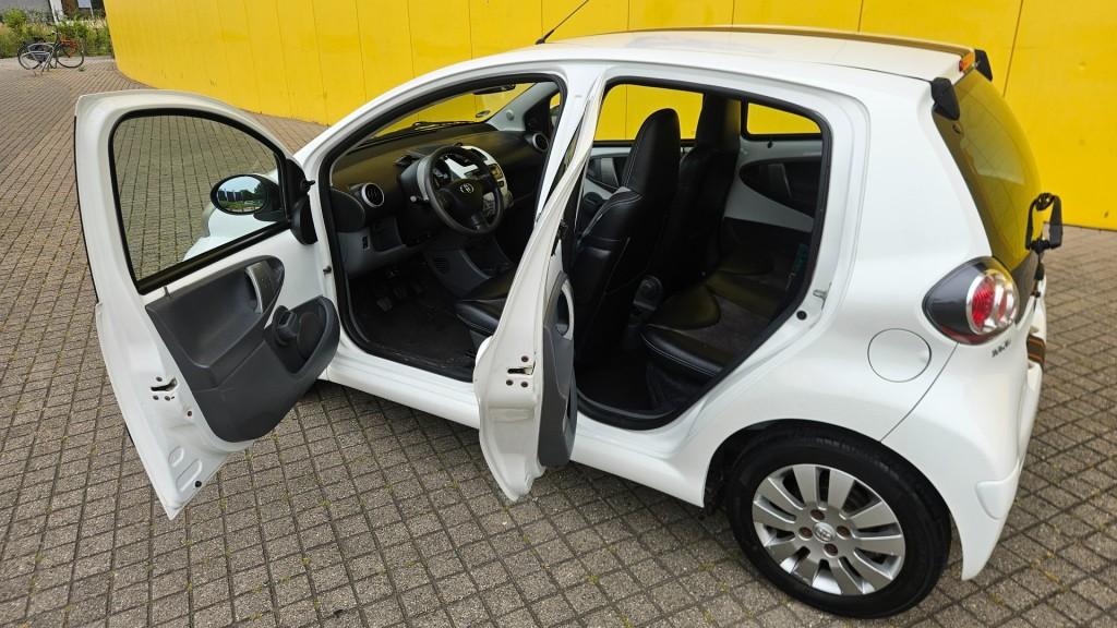Toyota Aygo 1.0-12v xcite white