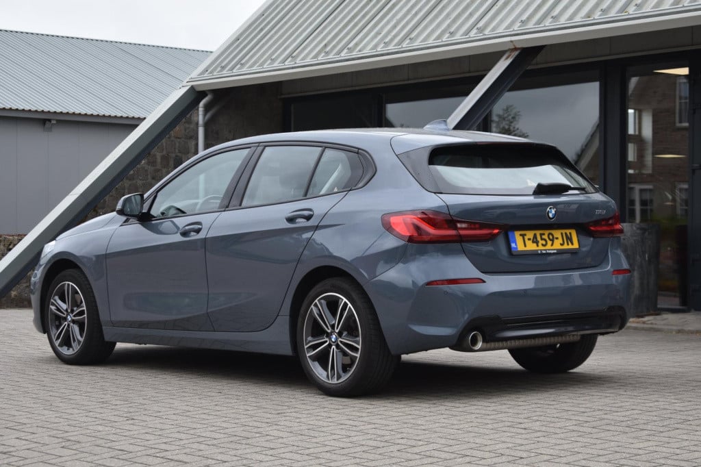 BMW 1 Serie 116i sportline | camera | apple carplay | android auto | nap | 