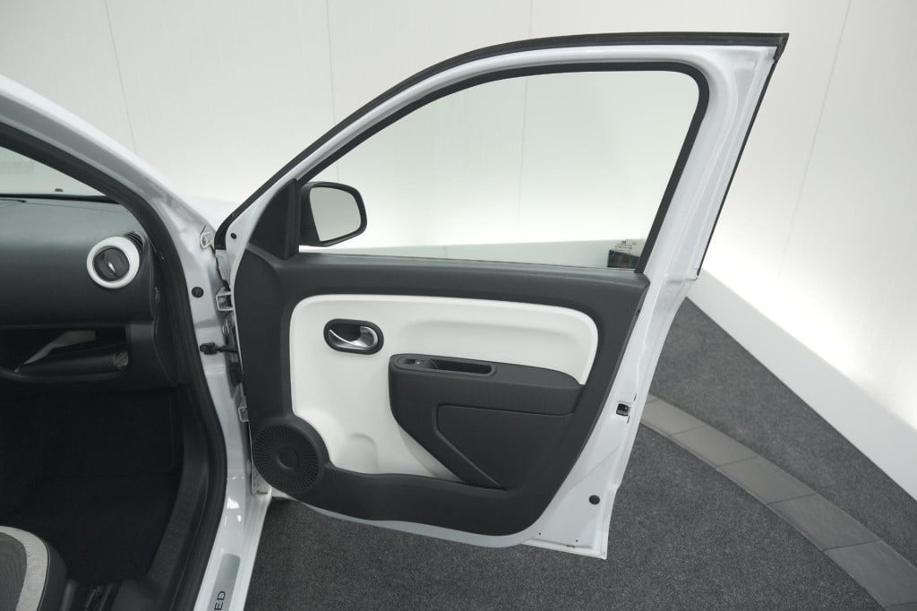 Renault Twingo sce limited | parkeersensoren | bluetooth | airco | 15 inch 