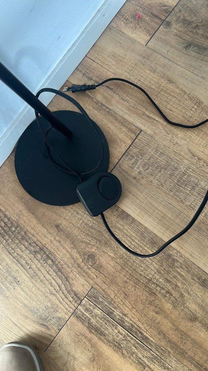 Vloerlampen van de Karwei. Drie stuks. per stuk te koop. zwart.