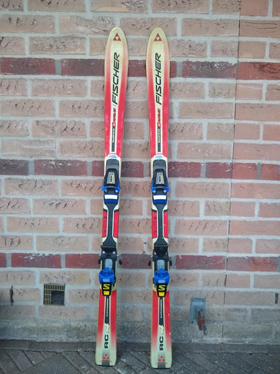 Te koop: Fischer kinderski's (128 cm) met skistokken