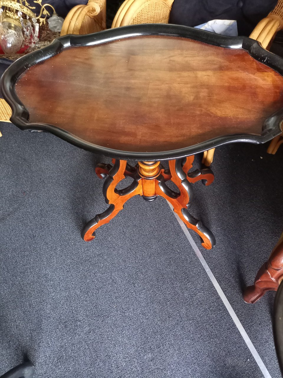 Div. oude stoelen en andere te koop