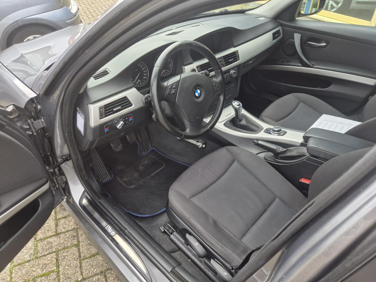 Bmw 3-SERIE 320i Business Line station bj:2009 airco-lm velgen