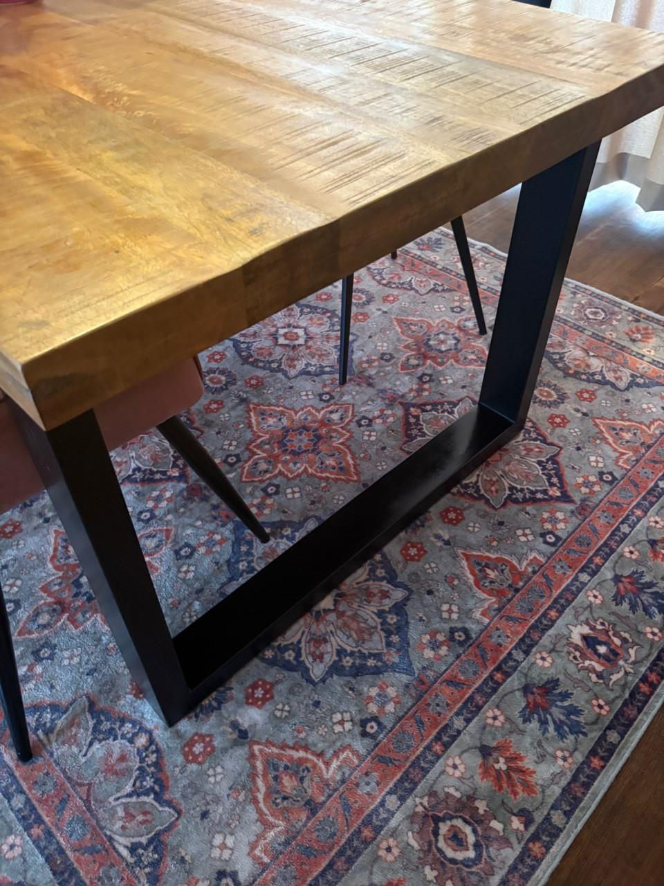 Mooie massieve eettafel