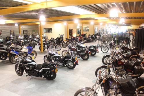 Inkoop motorfietsen en motorscooters, 70 occasions op voorraad