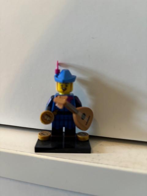 Lego minifig troubadour