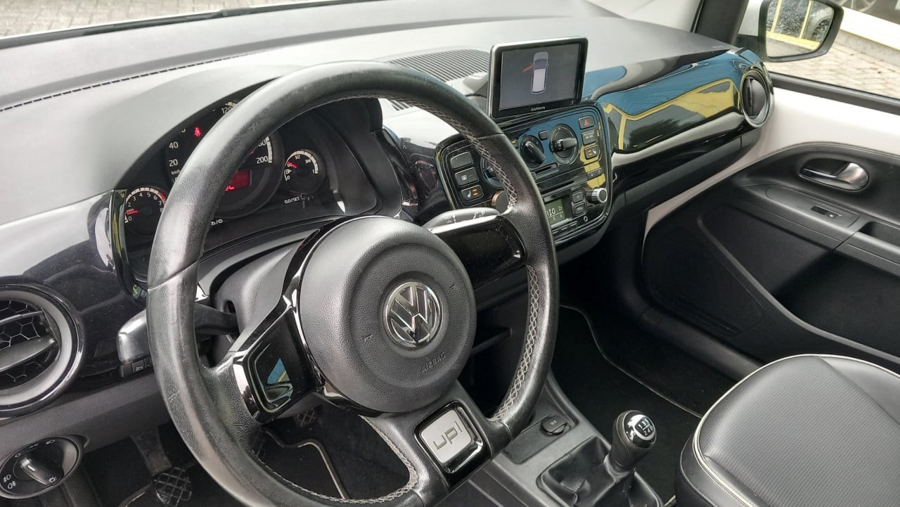 Volkswagen UP 1.0 high up! BleuMotion 5drs bj:2013 airco-panoramadak !!