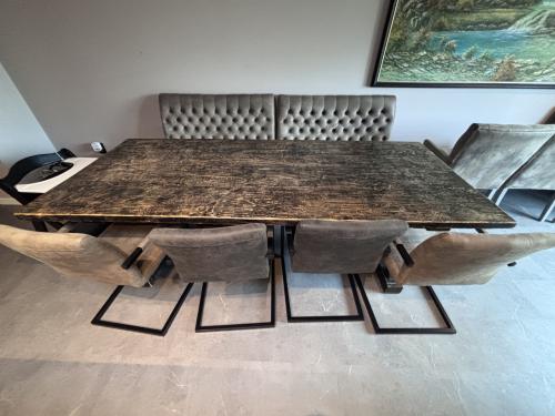 Robuuste landelijke eettafel