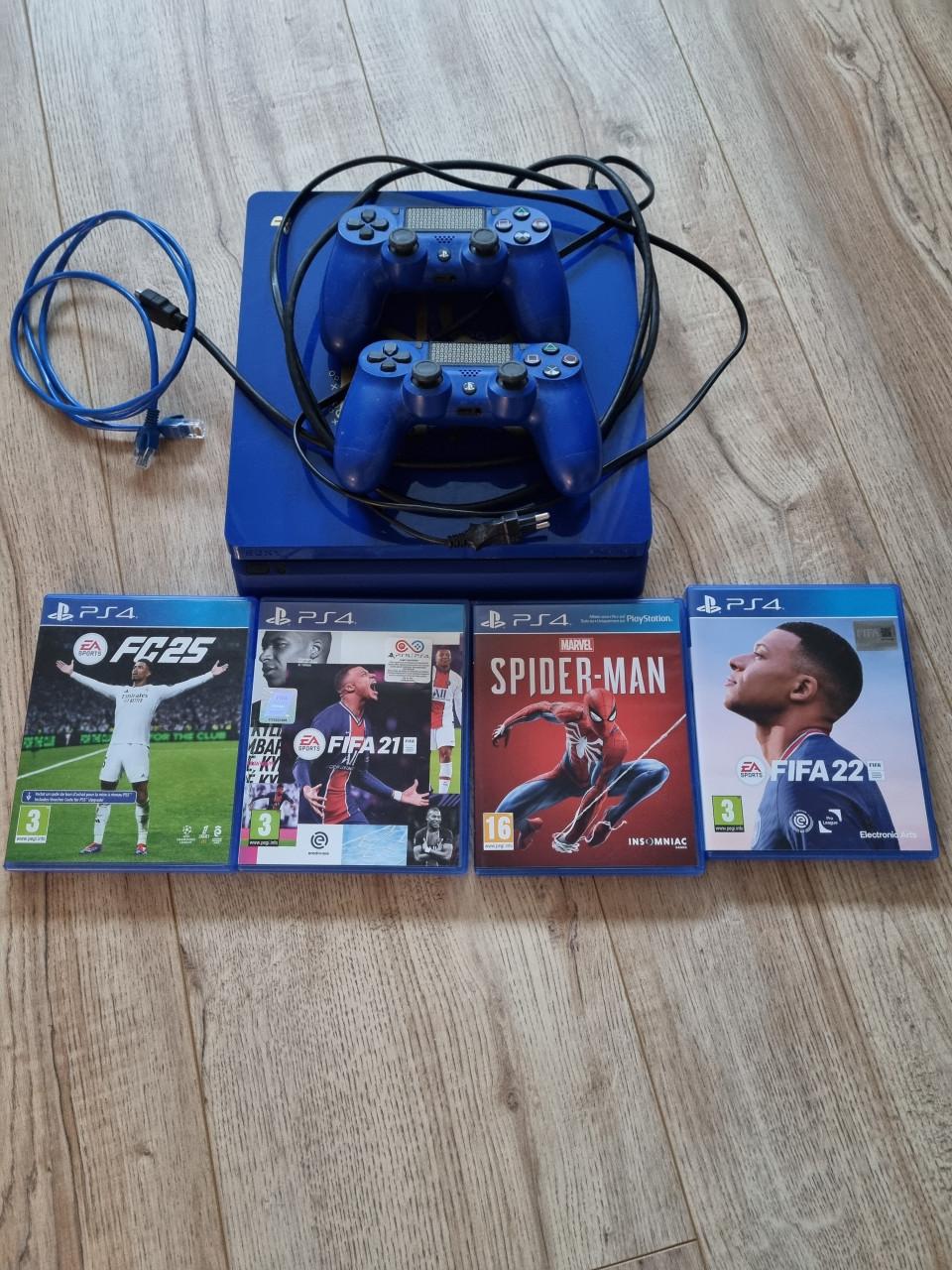 Playstation 4 met 2 controllers