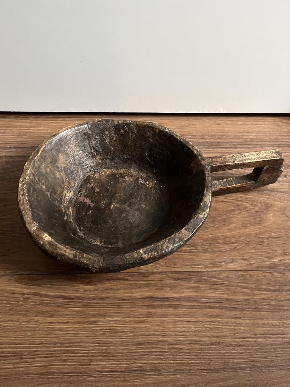 Houten schaal met handvat