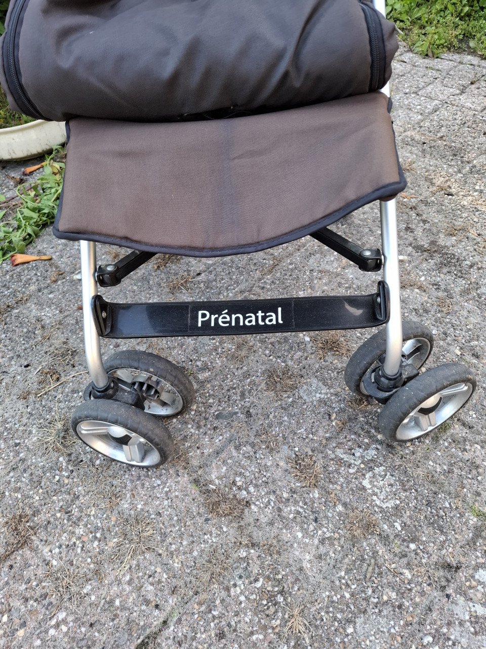 Wandelwagen, merk Prénatale  kleur zwart/ Bruin. Sterke wagen.