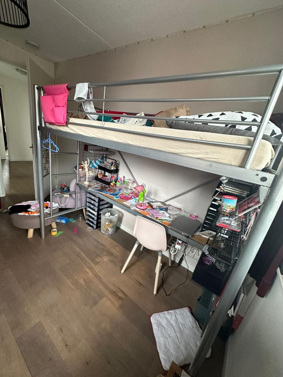 Hoogslaper met bureau