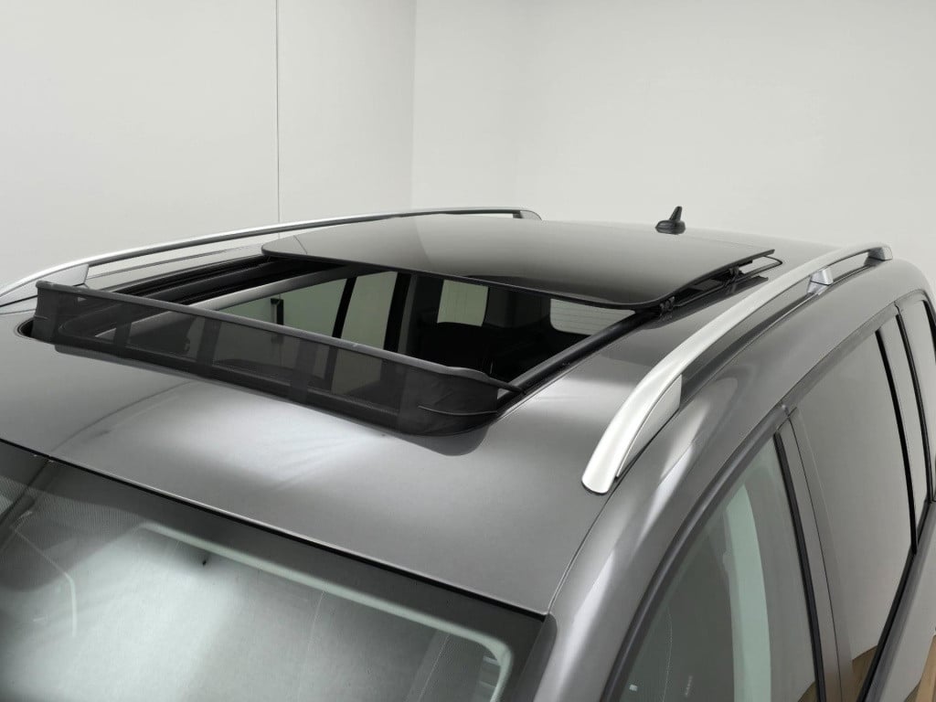 Volkswagen Touran occasion 1.4 tsi 5 persoons met panoramadak en grote koff
