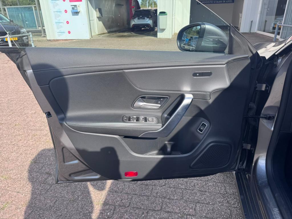 Mercedes-Benz Cla shooting brake 250 e business solution luxury limited