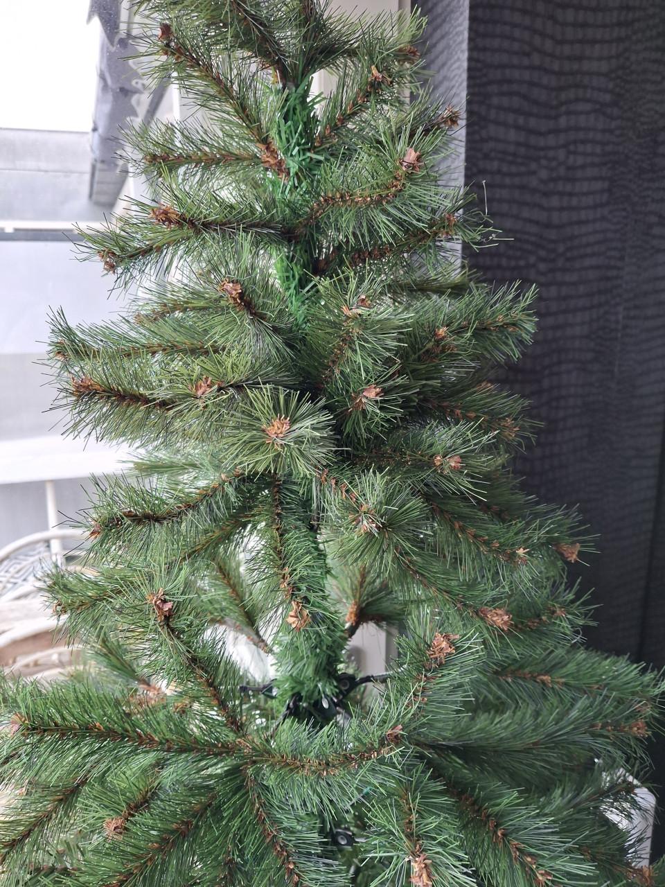 Kunst kerstboom in 3 delen 1.60m hoog, z.g.a.n.