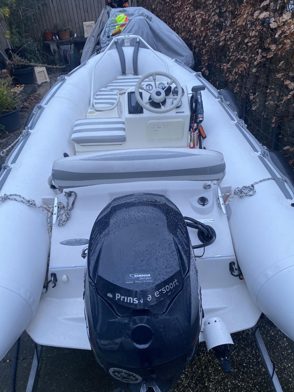 Zodiac Yachtline 420 met 40 pk evinrude E-TEC en RIBA trailer