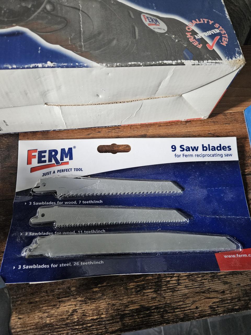 Ferm Reciprozaag FRS-600D met nieuwe zaagbladen