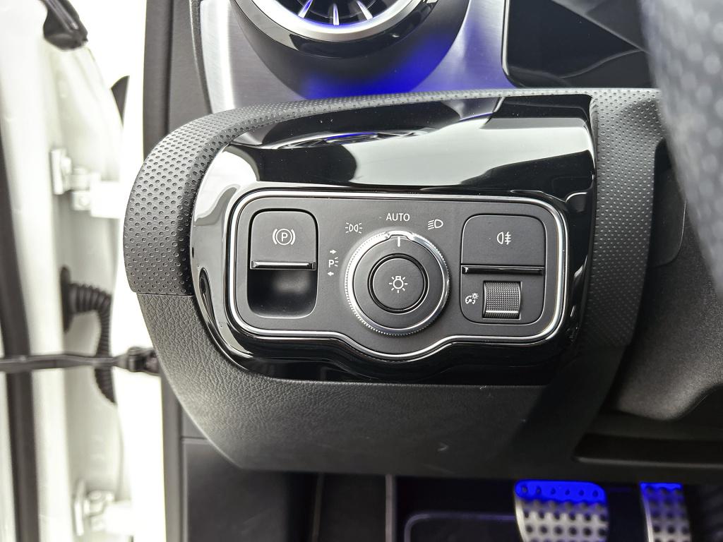 Mercedes-Benz A-Klasse 250 e plug in hybride | amg line | stoelverwarming |