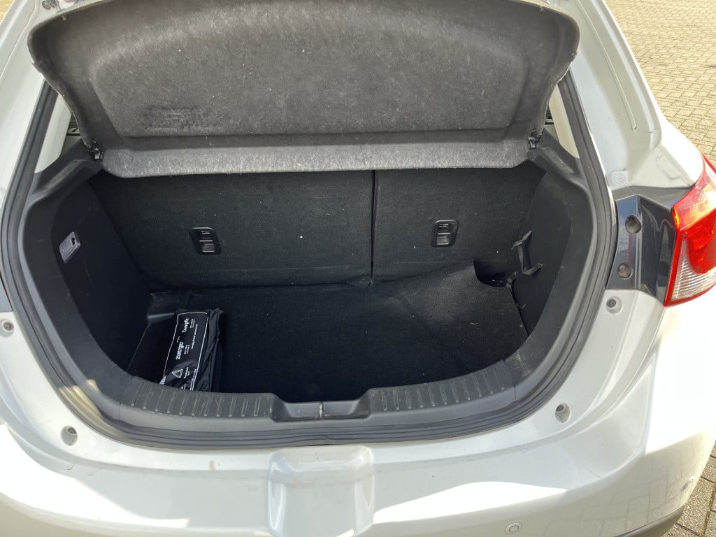 Mazda 2 1.5 skyactiv-g90 - 5 gs navi cruise stoelverw