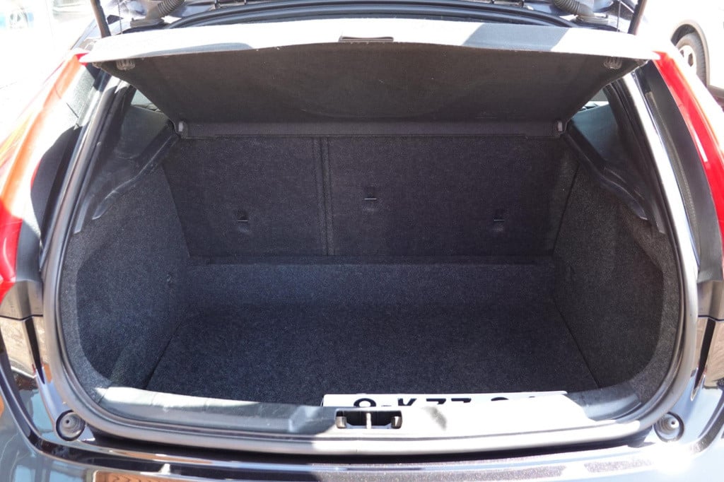 Volvo V40 1.6 t3 r-design