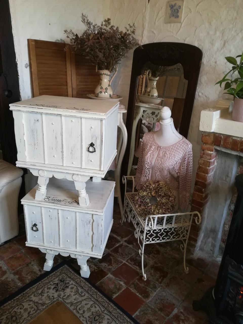 2 Brocante Nachtkastjes