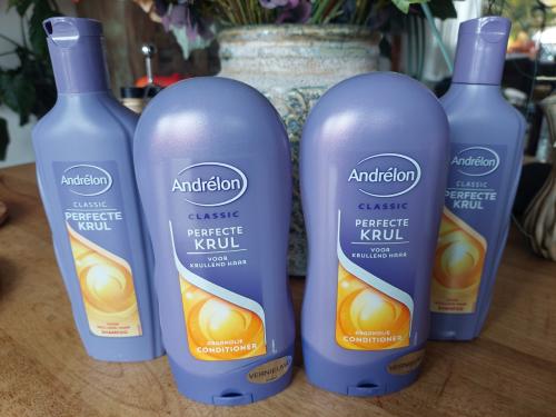 4 nieuwe flessen Andrelon shampoo & crèmespoeling