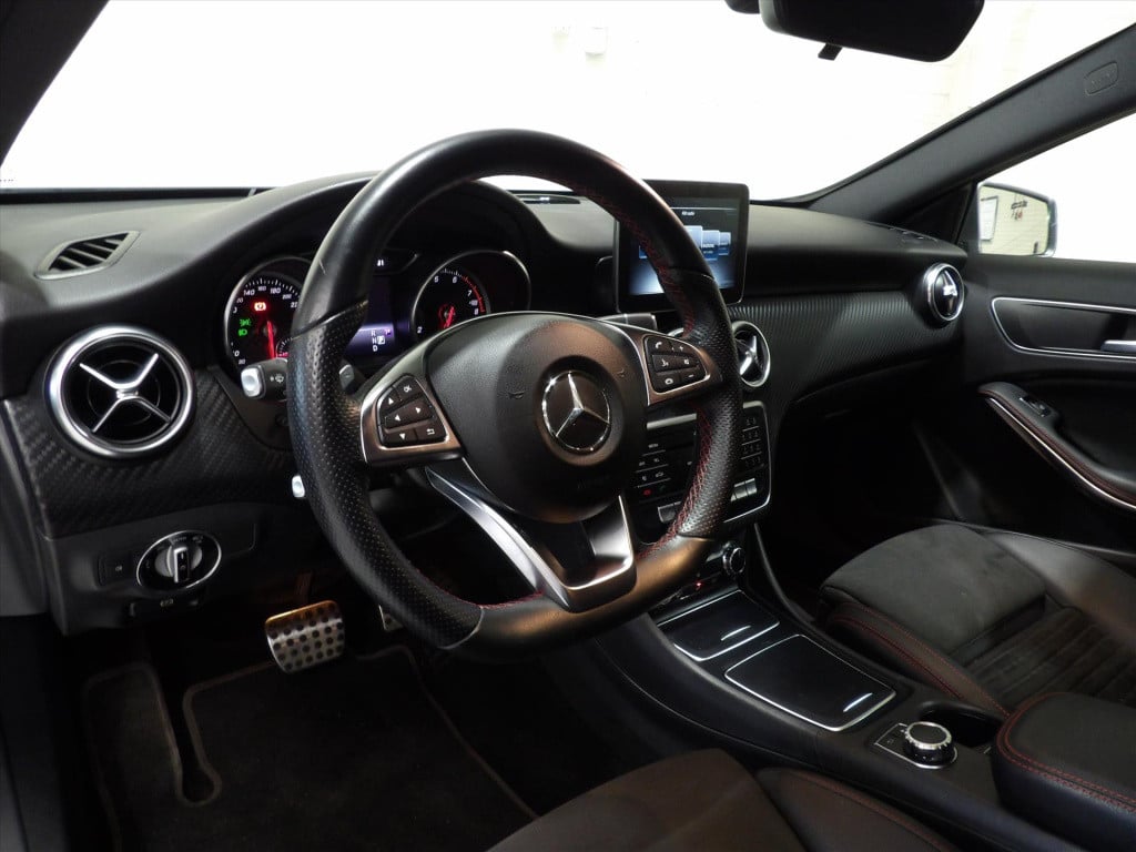 Mercedes-Benz A-Klasse a180 122pk 7g-dct business solution amg