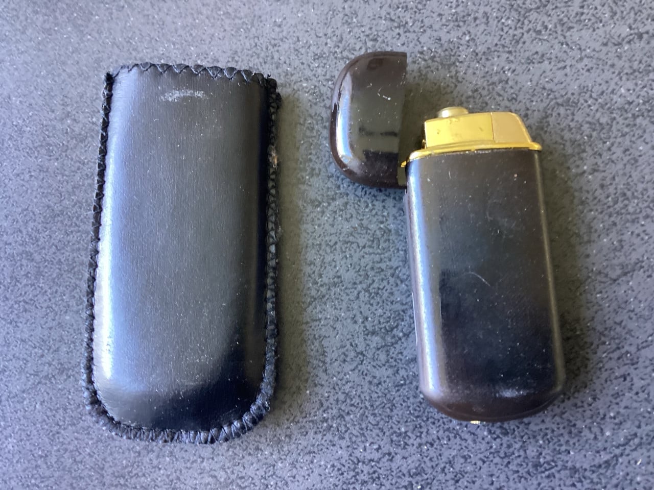 Vintage poederdoosjes. Aansteker. vergrootglas