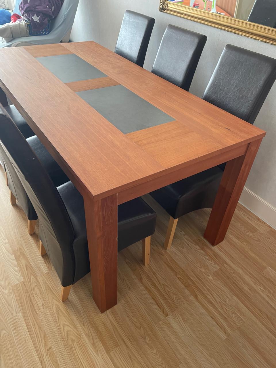 Te koop: Mooie kersen gefineerde tafel (eettafel) met 6 stoelen