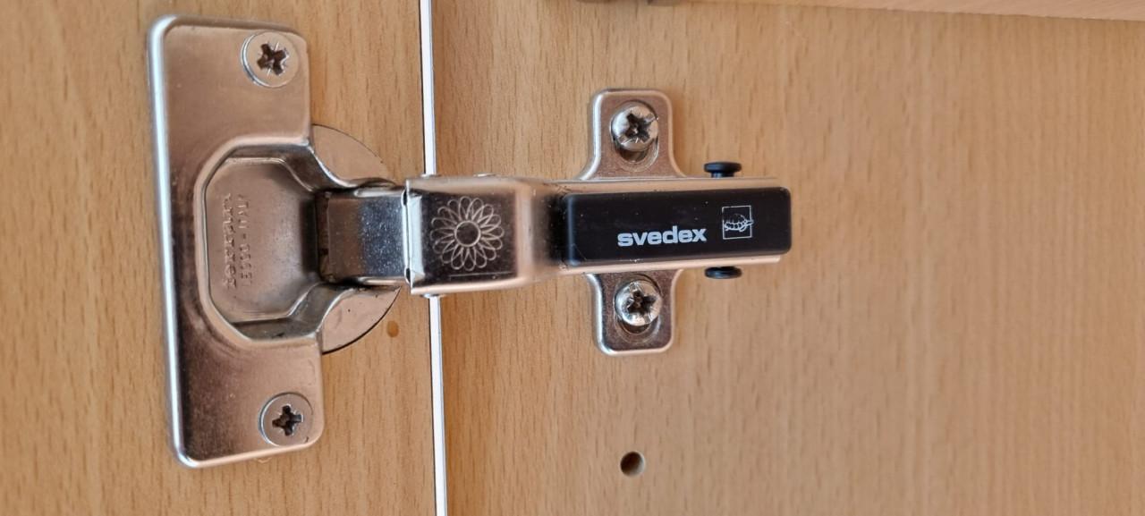 Ruime kledingkast Svedex