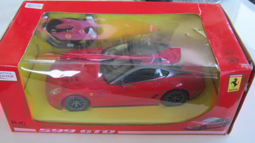 NIEUW 2X FERRARI AFSTAND BESTUURBAAR 32 CM LANG