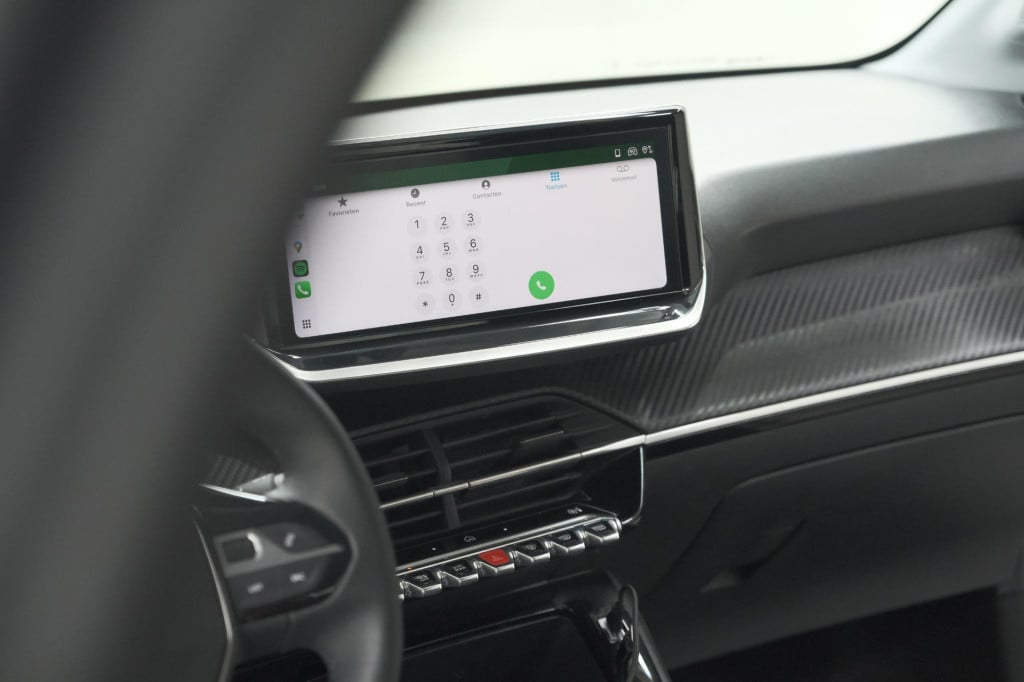Peugeot 208 puretech 100 active | parkeersensoren | navigatie | apple carpl