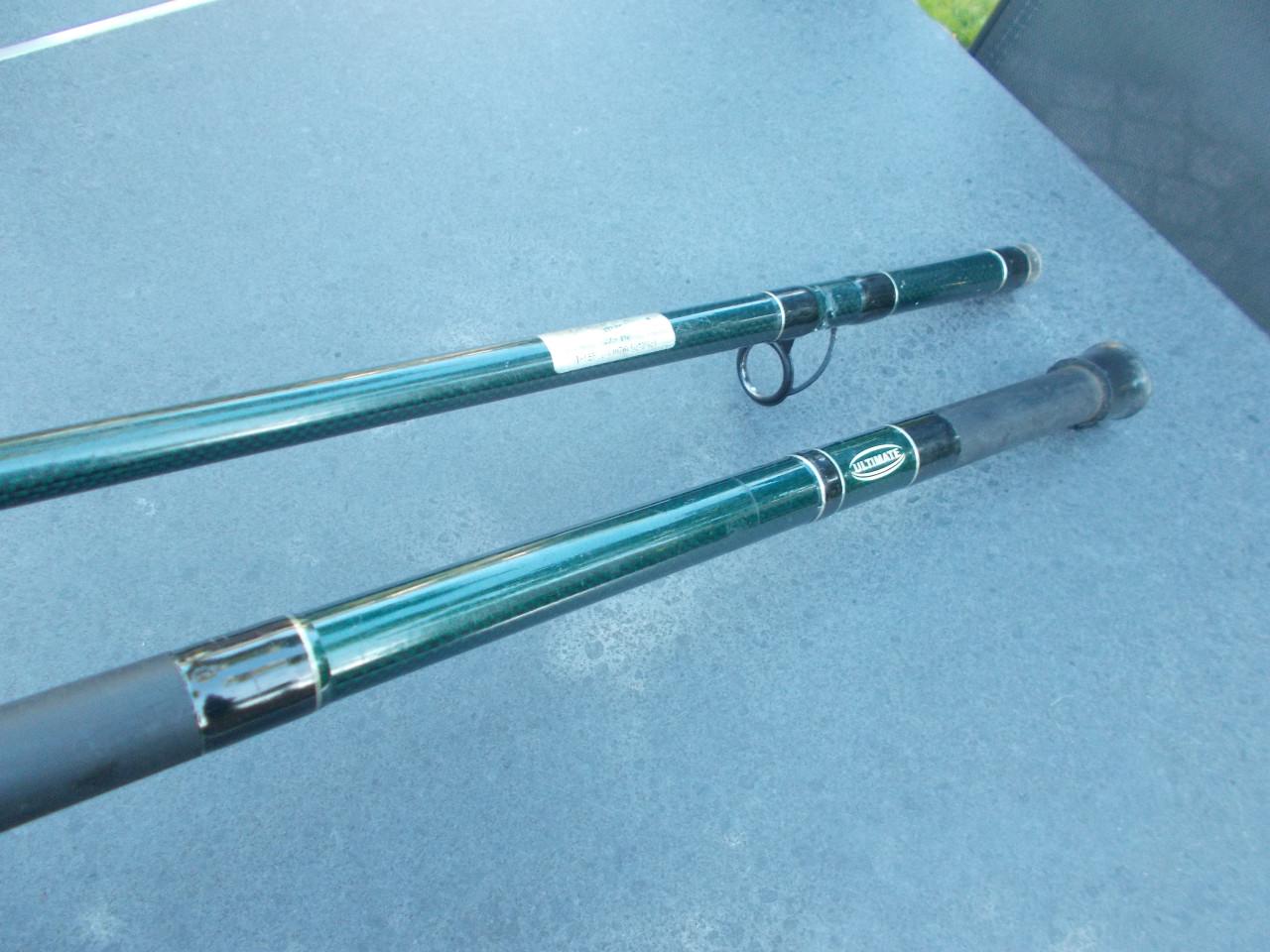 Fraaie tweedelige boothengel, lengte 300 cm , werpgewicht tot 200 gram