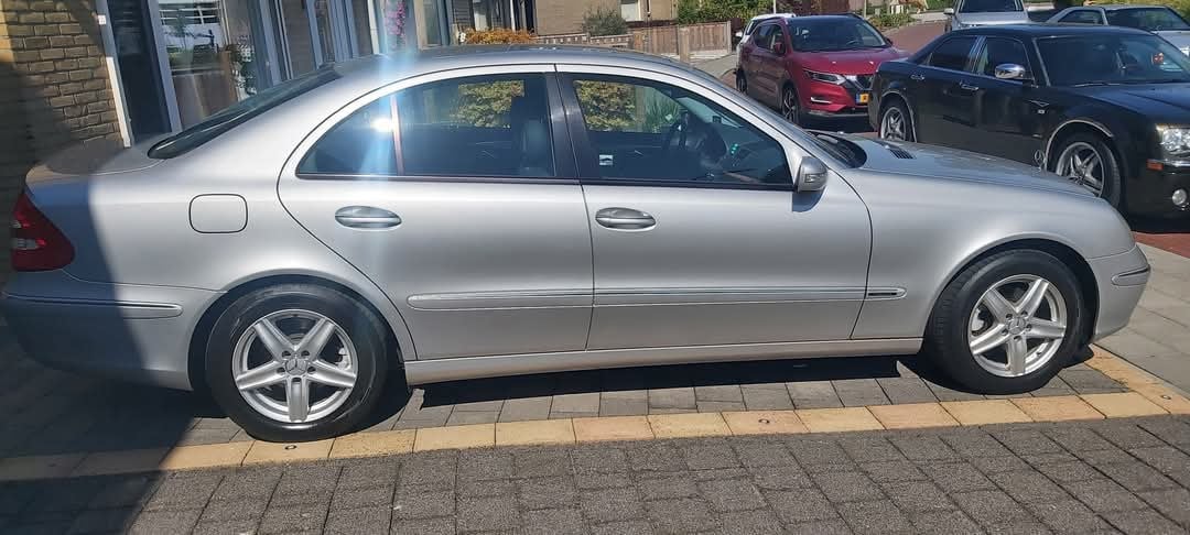 Mercedes E 240 Elegance  V6 Automaat