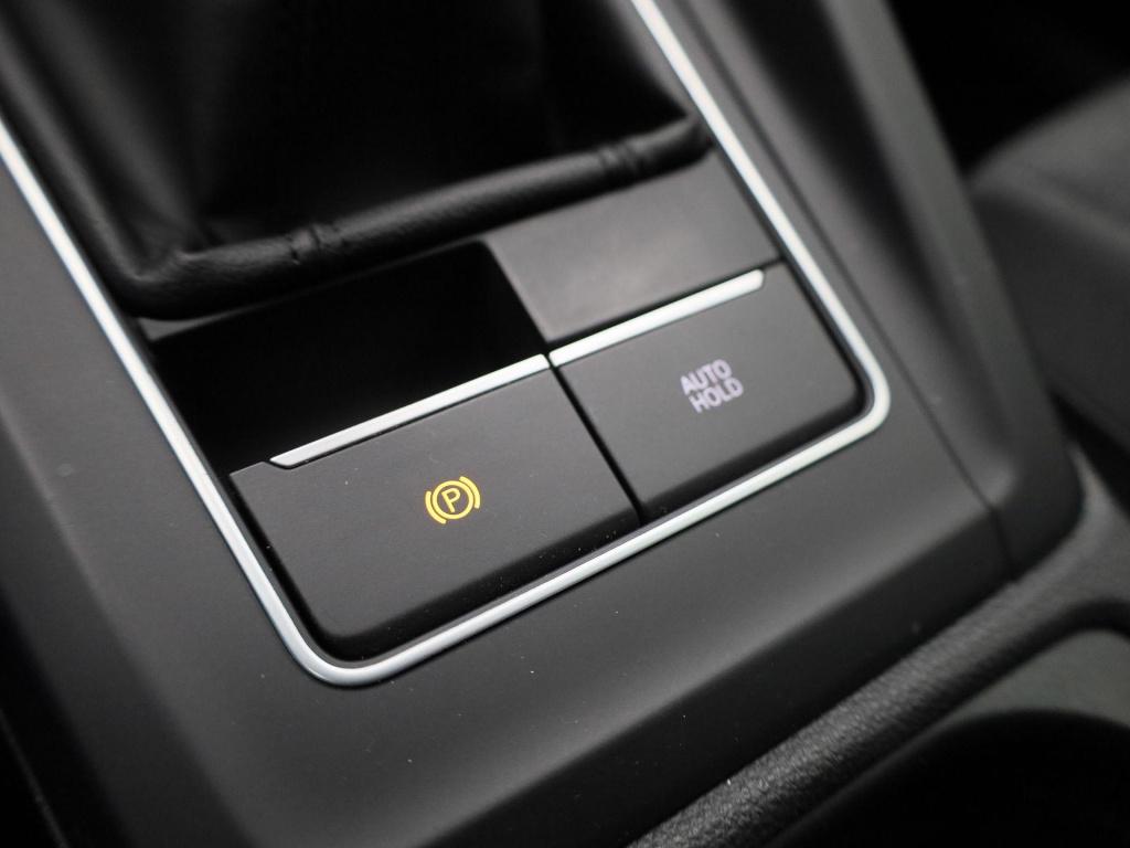 Volkswagen Golf 1.0 tsi life | navigatie | apple carplay / android auto | c