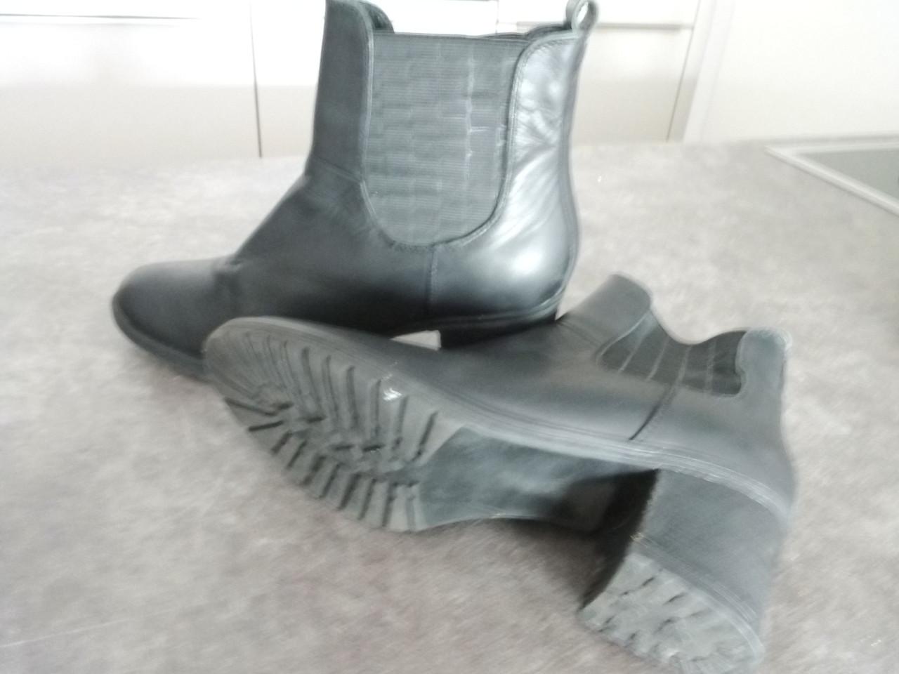 Enkellaarsjes maat 38.