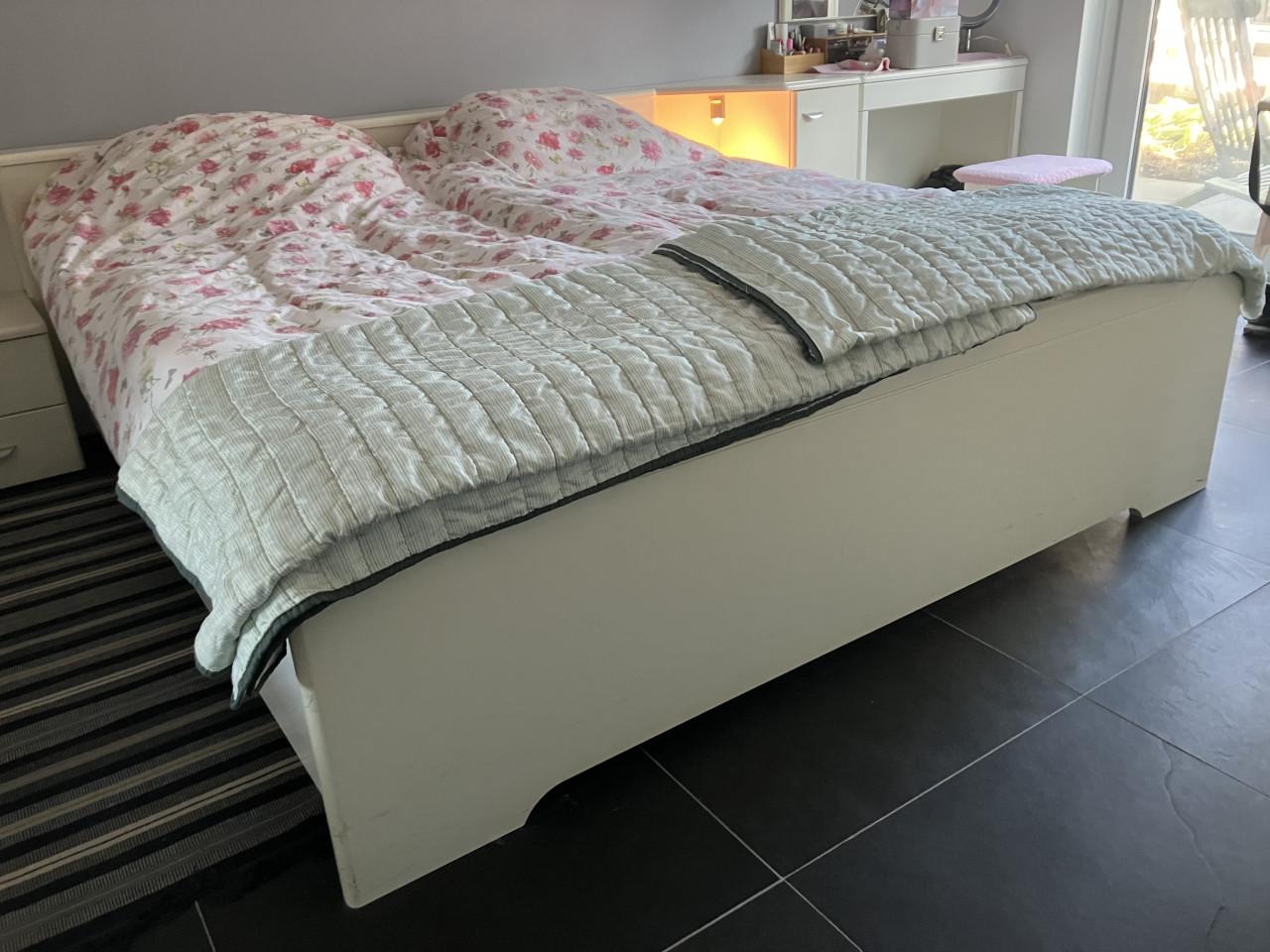 Ledikant met lattenbodems gratis af te halen