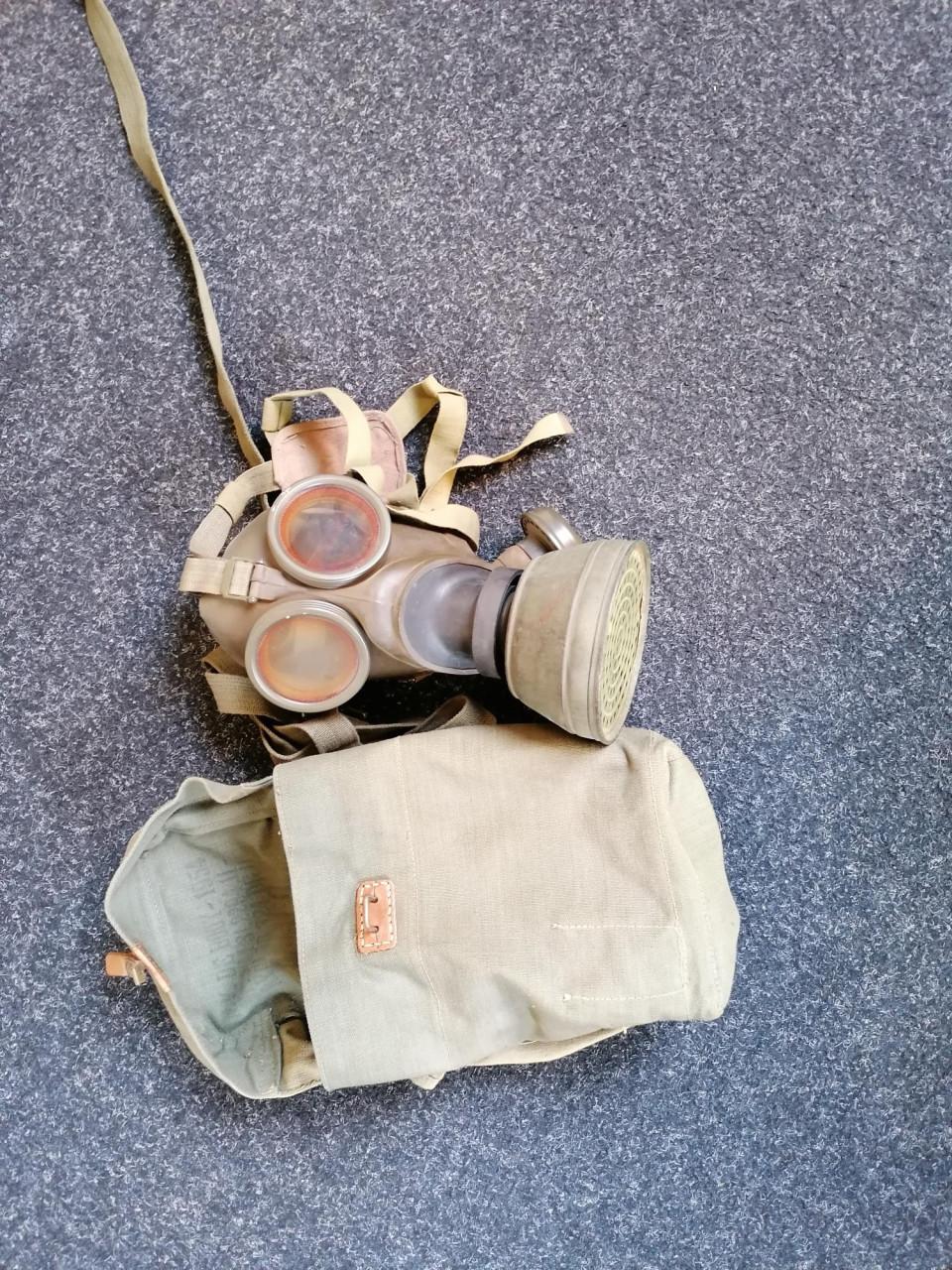 Gasmasker met tas uit de jaren 50