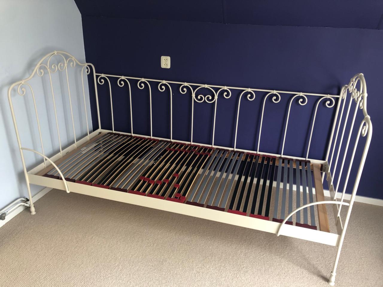 Romantisch metalen eenpersoons ledikant