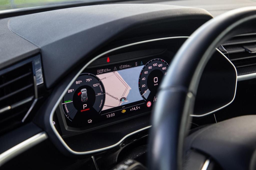 Audi Q3 45 tfsi e edition automaat / plug in hybrid / stoelverwarming / lee