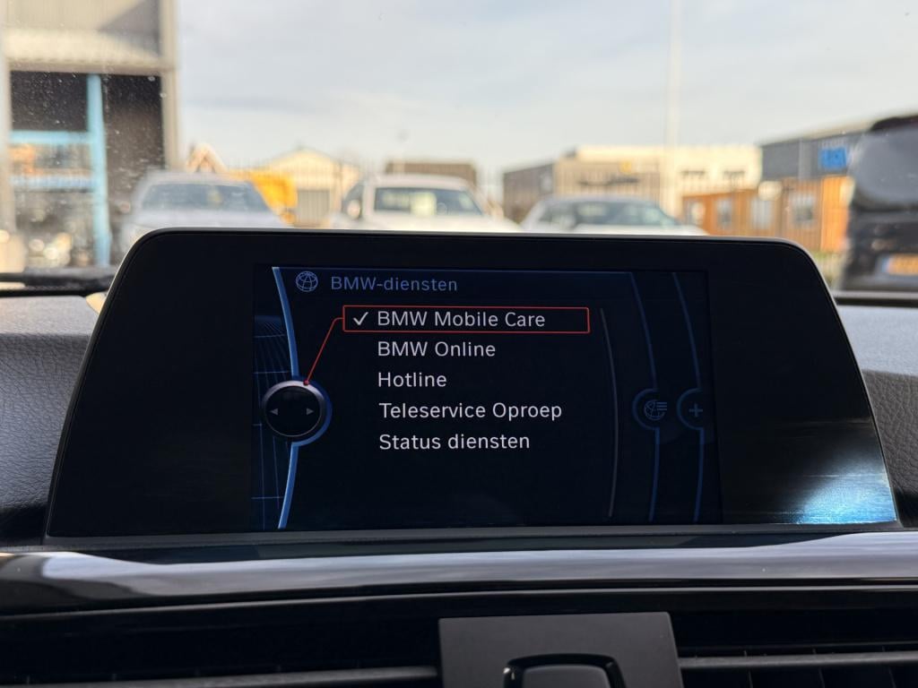 BMW 3-serie 320i high executive | harman/kardon | leder | v + a parkeersens