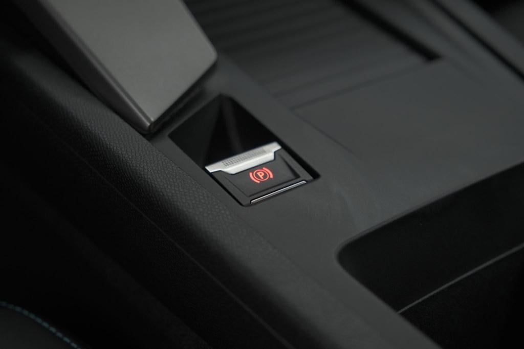 Peugeot 408 1.6 hybrid 225 eat8 allure | adaptieve cruise control | camera 